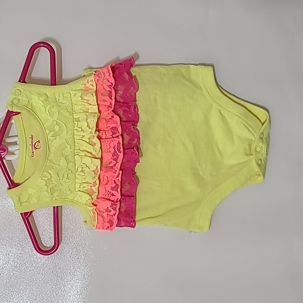 GARANIMALS Bright Yellow Sleeveless Baby Bottom Snap Bodysuit - Size: 6-9 Months